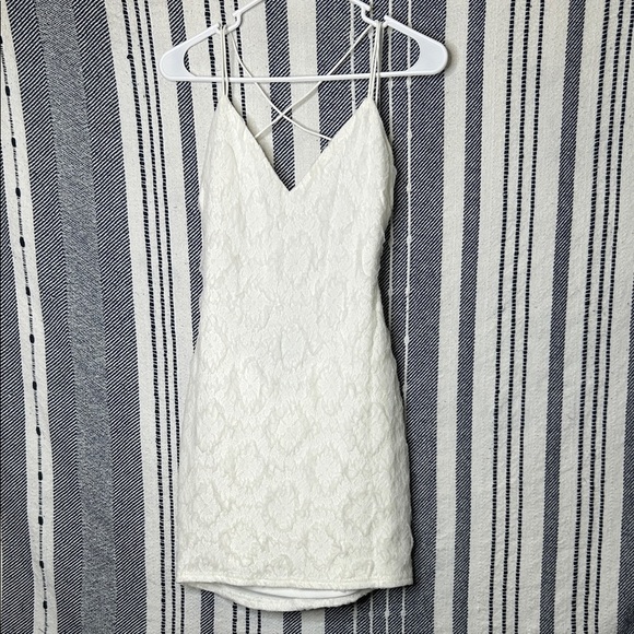 Windsor’s A Lace Romance V Neck Strappy Dress - Picture 2 of 6